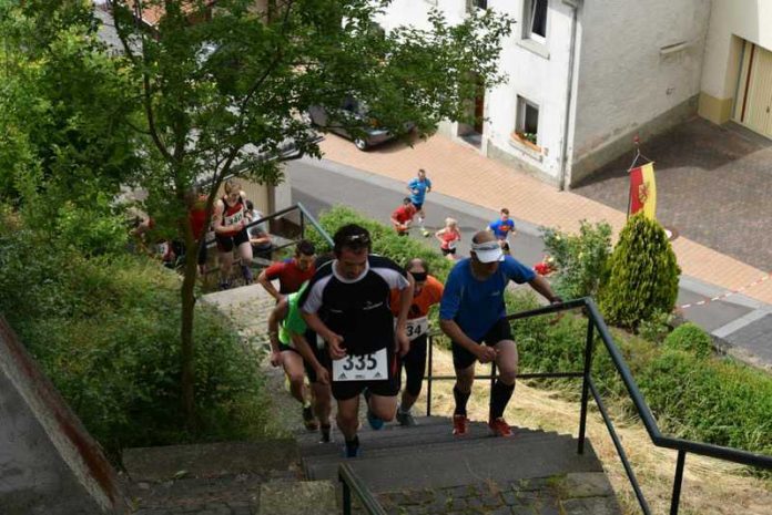 Macht Spaß und hält fit. Der Treppenlauf in Grumbach