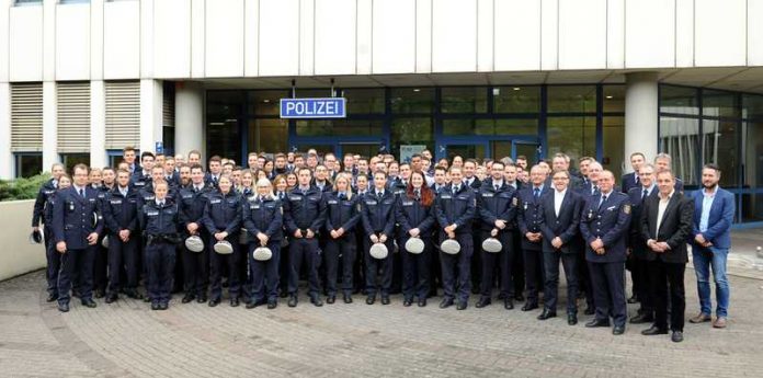 102 neue Beamtinnen und Beamten beim Polizeipräsidium Mainz 102 neue Beamtinnen und Beamten beim Polizeipräsidium Mainz