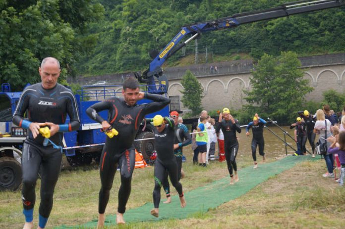 Wechselzone Schwimmen-Rad beim Holzland Triathlon (Foto: Tamara Hautzinger)