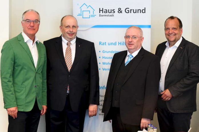 v.l.: Dr. Joachim Aue, Hans-Otto Döll, Felix Schäfer und Stephan Lich (Foto: Haus und Grund Darmstadt)