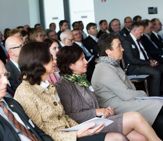 Teilnehmerinnen und Teilnehmer des Forums. Foto: ZIRP