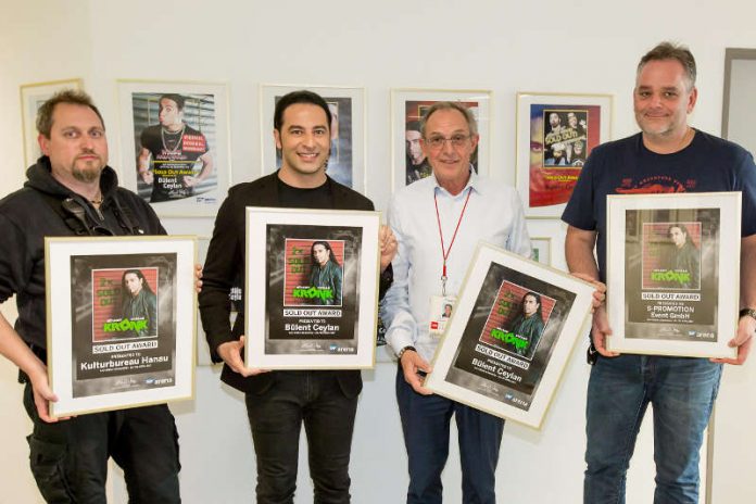 v.l.: Dietmar Hentschel (Tourleitung), Bülent Ceylan, Ziggy Grimm (SAP Arena), Holger Schwab (S-Promotion). (Foto: SAP Arena/Binder)