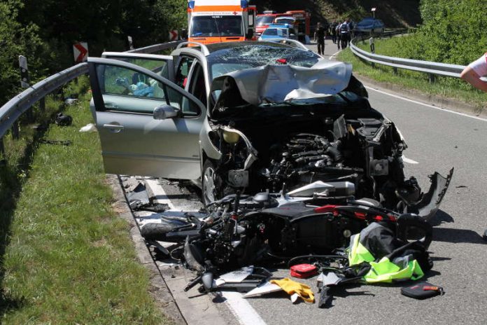 Tödlicher Verkehrsunfall bei Lindenberg (Foto: Polizei RLP)