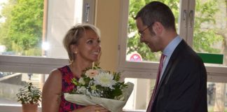 Bürgermeister und Schuldezernent Dr. Maximilian Ingenthron nahm an der Feierstunde teil, gratulierte Pascale Schneider zu ihrer neuen Aufgabe und wünschte ihr alles Gute für die kommenden Jahre. (Foto: Stadt Landau in der Pfalz)