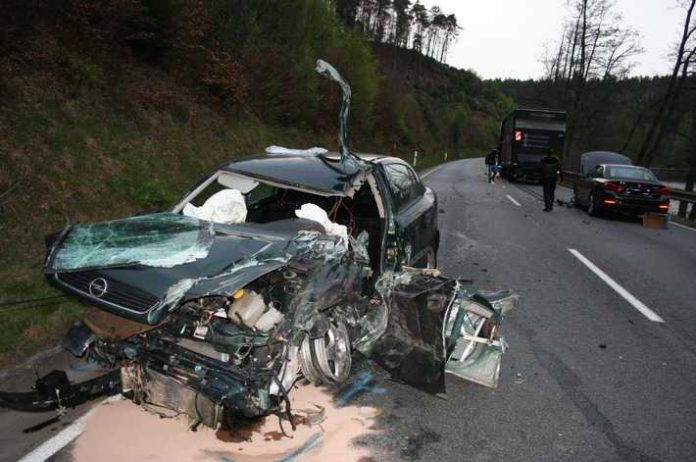 Die Schäden, die die 56-Jährige an mehreren Unfallstellen verursachte, sind erheblich