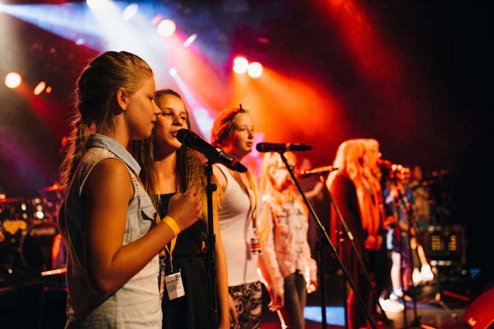 „Pop macht Schule“-Abschlusskonzert 2016 (Foto: Popakademie) „Pop macht Schule“-Abschlusskonzert 2016 (Foto: Popakademie)