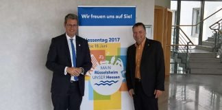 Patrick Burghardt, Oberbürgermeister der Stadt Rüsselsheim am Main und Prof. Dr. Detlev Reymann, Präsident der Hochschule RheinMain. (Foto: Hochschulkommunikation | Hochschule RheinMain)