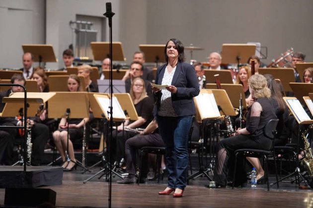 Helga Schreieck moderierte das Konzert (Foto: Holger Knecht)