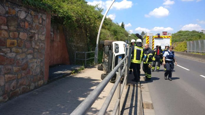 Verkehrsunfall in der Charles-de-Gaulle-Straße (Foto: Feuerwehr Bad Kreuznach)