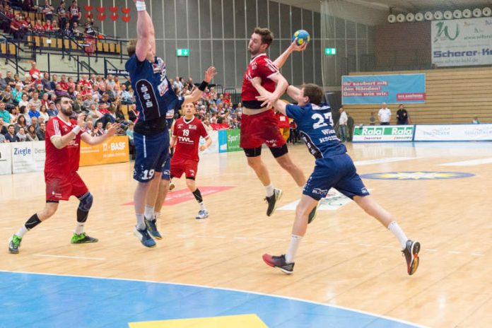 Ein super Spiel lieferte Gunnar Dietrich gegen die HSG Nordhorn-Lingen ab und konnte sich nach dem 33:26-Sieg über die Heimpunkte 22 und 23 freuen. (Foto: Harry Reis)