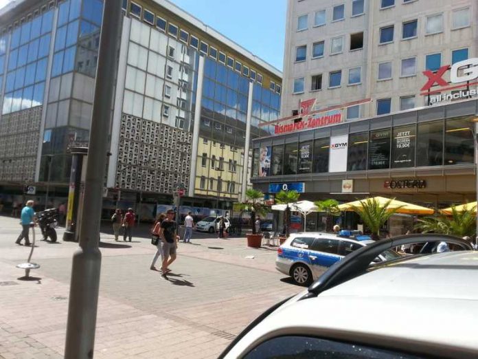 Absperrung vor dem Bismarckzentrum in Ludwigshafen (Bild: privat) Absperrung vor dem Bismarckzentrum in Ludwigshafen (Bild: privat)