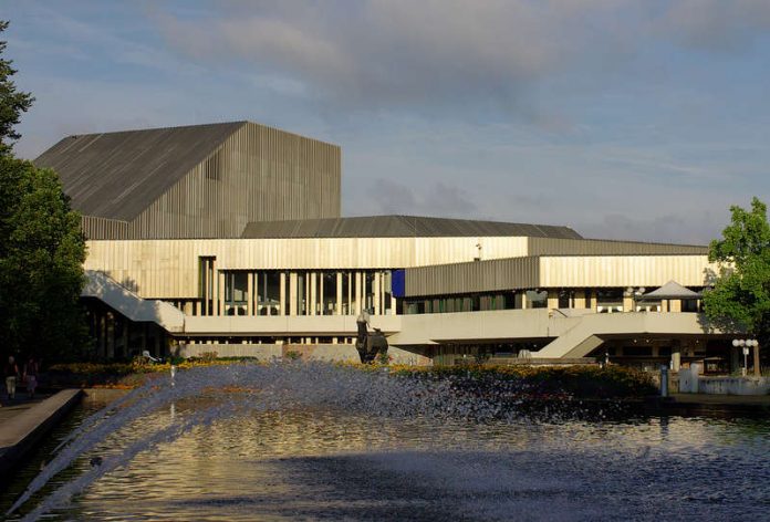 Badisches Staatstheater (Foto: Rainer Lück - http://1RL.de/ - CC BY-SA 3.0)