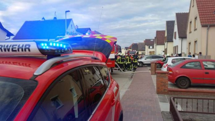 Feuerwehreinsatz in der Beethovenstraße (Foto: Feuerwehr Haßloch)