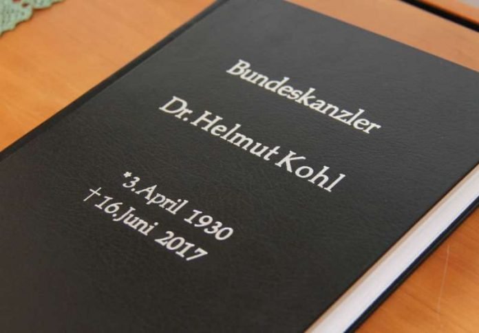 Kondolenzbuch (Foto: Bistum Speyer) Kondolenzbuch (Foto: Bistum Speyer)