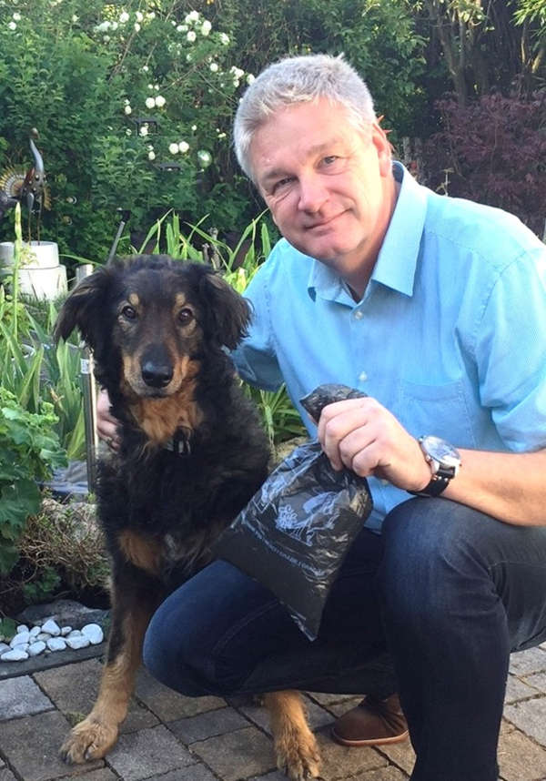 Erster Stadtrat Jens Bolze ist selbst Hundehalter, hat deshalb viel Verständnis für Anliegen und Wünsche rund um das Thema „Hund“. Aber gleichzeitig wünscht er sich mehr Verantwortungsbewusstsein und respektvolles Miteinander bei der Beseitigung von Hundehaufen (Foto: Stadtverwaltung Viernheim)