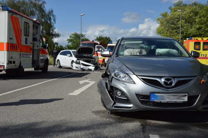 Verkehrsunfall und Einsatz der Feuerwehr Bruchsal