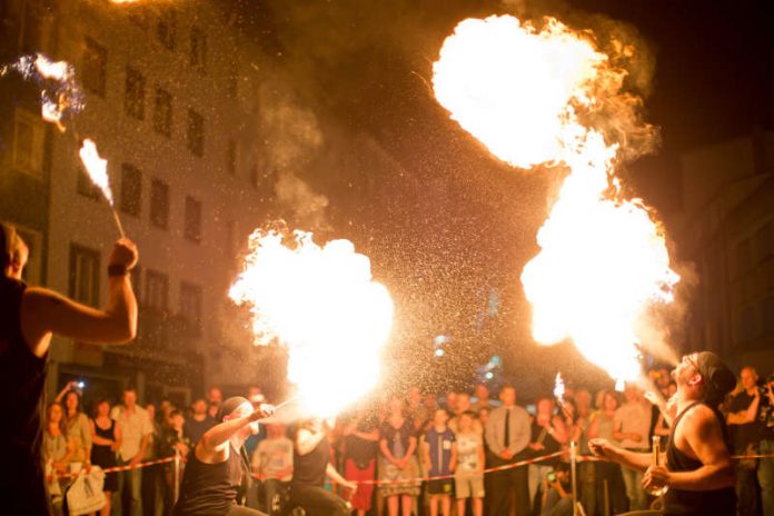 Feuershow (Foto: Bernward Bertram)