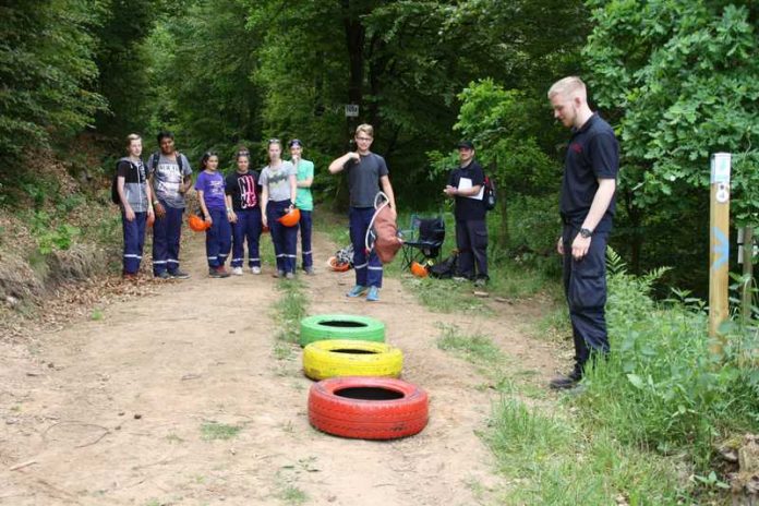 Wanderrallye, Feuerwehrleinenbeutelweitwerfen