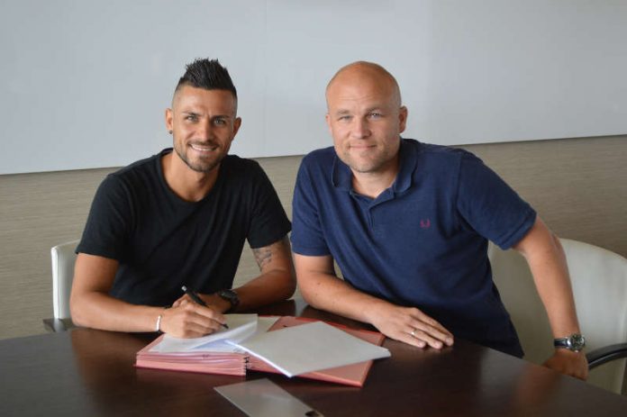 v.l.: Danny Latza mit Sportdirektor Rouven Schröder (Foto: twitter.com/1FSVMainz05)