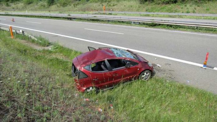 Erschrocken und Unfall verursacht