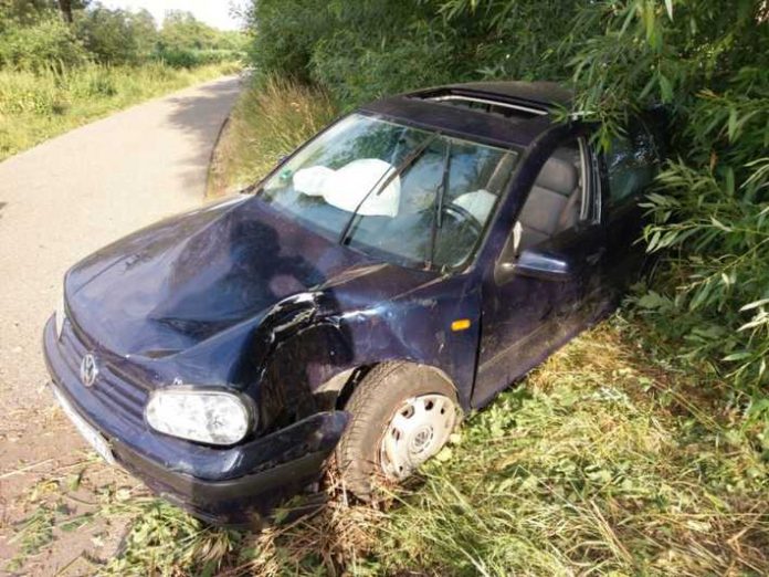PKW nach Unfall in Unfallendstellung PKW nach Unfall in Unfallendstellung