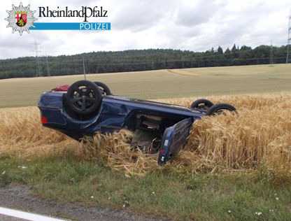 Überholmanöver gescheitert: Der Audi überschlug sich und blieb 