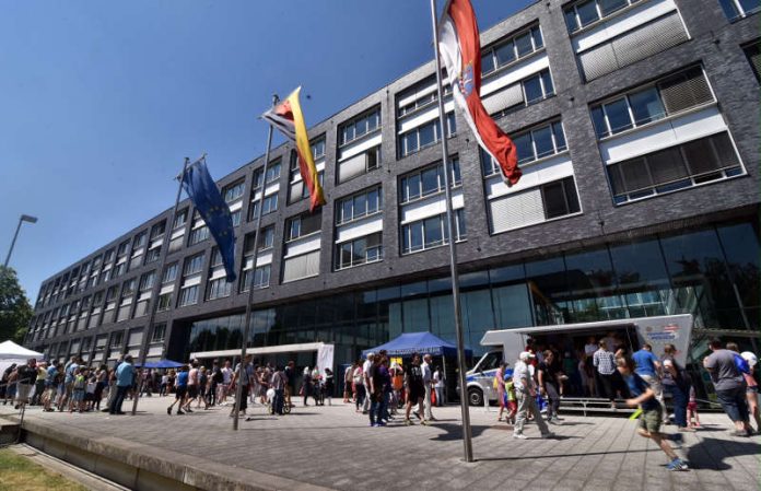 Polizeipräsidium Frankfurt (Foto: Rainer Rüffer) Polizeipräsidium Frankfurt (Foto: Rainer Rüffer)