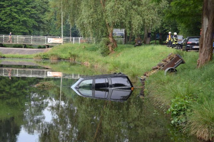 In See gerollter Pkw (Foto: Polizei RLP) In See gerollter Pkw (Foto: Polizei RLP)
