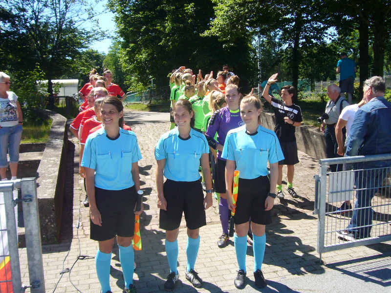 Schiedsrichterinnen beim jüngsten bfv-Verbandspokalfinale (Foto: Hannes Blank)