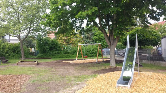 Der Spielplatz in der Tulpenstraße, auf dem Rutsche und Schaukel erneuert wurden. (Foto: Gemeindeverwaltung Haßloch)