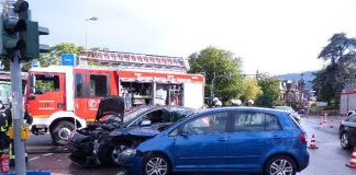Verkehrsunfall Maximilianstraße Höhe Rosengarten (Foto: Feuerwehr Neustadt)