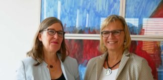 Sabine Hahn wurde für ihr 25-jähriges Dienstjubiläum geehrt (Foto: Kreisverwaltung Darmstadt-Dieburg)