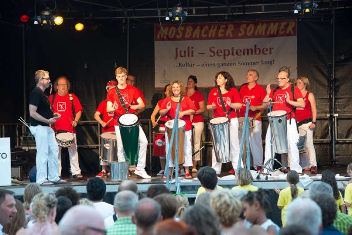„MobaCabana“ – 4. Mosbacher Sambafestival (Foto: Thomas Kottal) m Samstag, 22.07. sorgen ab 19:30 Uhr fünf Gruppen mit ihren Performances für südamerikanisches Flair auf dem Mosbacher Marktplatz (Foto: Thomas Kottal)