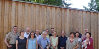 Dr. Klaus Wünnemann (1. v.l.; Stellvertretender Vorsitzender & Zoodirektor), Eike Bock (5.v.l.), Dr. Ursula Lorenz (6. v.l.), Rüdiger Wenzel (7. v.l.; 1. Vorsitzender), Steffen Wörner (6. v.r.), Christian Weigmann (4. v.r.). (Foto: Zooschule Heidelberg)