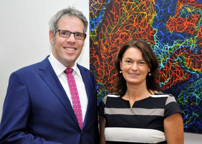 Landrat Christian Engelhardt und Bürgermeisterin Angelika Beckenbach (Foto: Kreis Bergstraße) Landrat Christian Engelhardt und Bürgermeisterin Angelika Beckenbach (Foto: Kreis Bergstraße)
