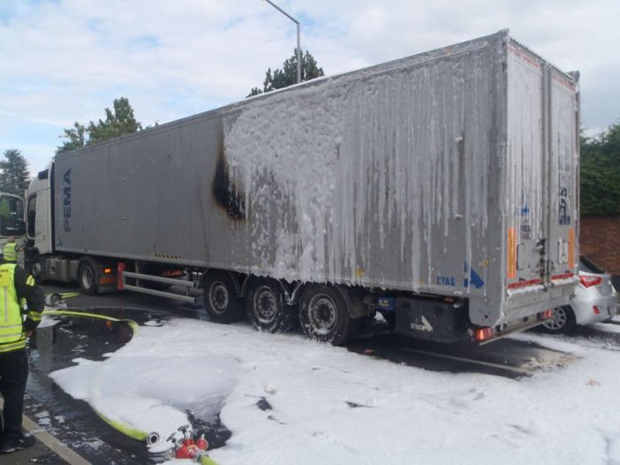 Ladungsbrand Auflieger (Foto: Polizei RLP) Ladungsbrand Auflieger (Foto: Polizei RLP)