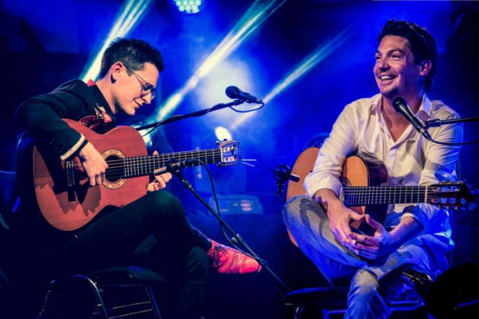 Das Gitarrenduo Café del Mundo (Foto: René van der Voorden)