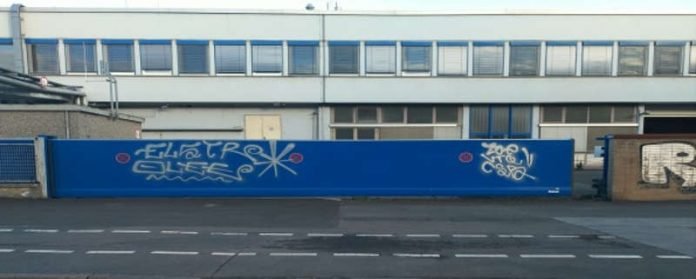 Grafitti an Firmengelände in der Mombacher Hattenbergstraße (Foto: Polizei RLP)