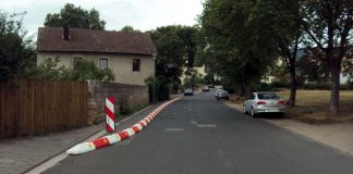 Jedes Leitbord wiegt 22 Kilogramm. (Foto: Stadtverwaltung Neustadt)