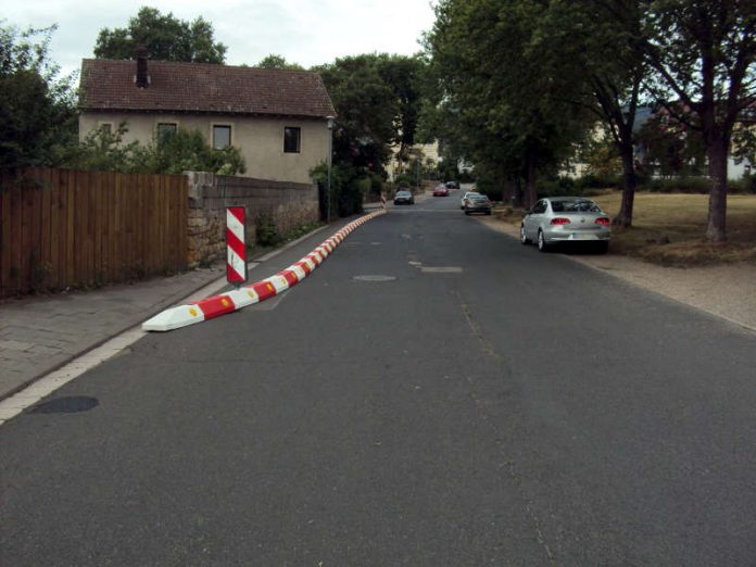 Jedes Leitbord wiegt 22 Kilogramm. (Foto: Stadtverwaltung Neustadt)