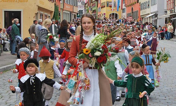 Kinderzeche in Dinkelsbühl (Foto: Stadt Edenkoben)