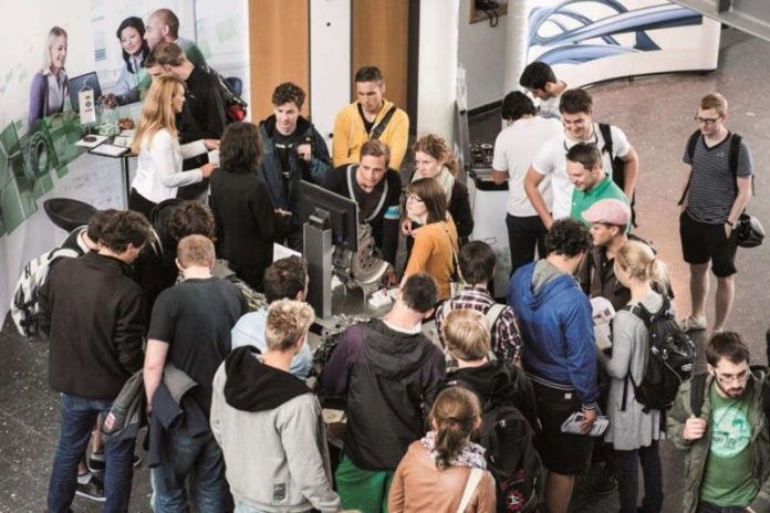 Eine Messe zeigt aktuelle Projekte der Karlsruher Maschinenbau-Institute und ihrer Industriepartner. (Foto: Fakultät für Maschinenbau/KIT)