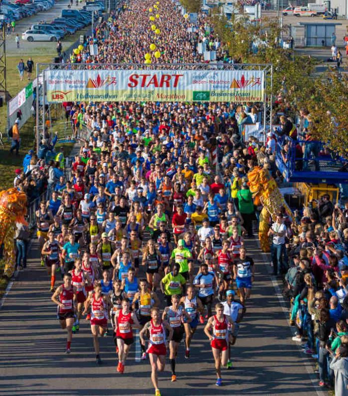 Start an der Messe Karlsruhe (Foto: Fiducia & GAD Baden-Marathon Karlsruhe)