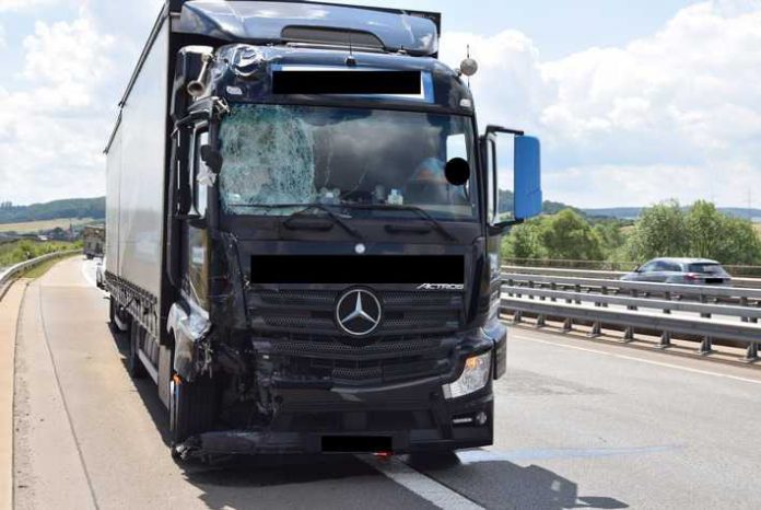 Unfallbeteiligter LKW