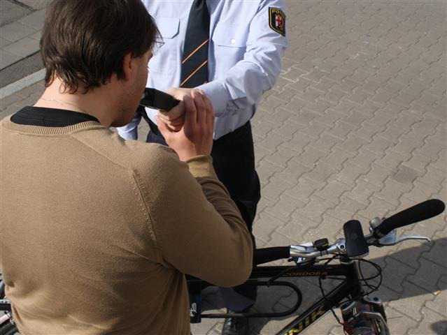 Auch Radfahrer müssen blasen - Polizeiinspektion Frankenthal