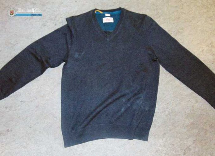 Wem gehört dieser Pullover? Er wurde am Mittwoch in Kaiserslautern aus einem Fahrradkorb gestohlen. Der Besitzer kann sich bei der Polizei melden.