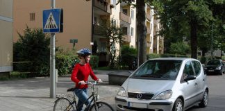 Radfahrer haben auf dem Zebrastreifen nur Vorrang, wenn sie absteigen und das Fahrrad schieben. (Foto: Mathis Beutel)