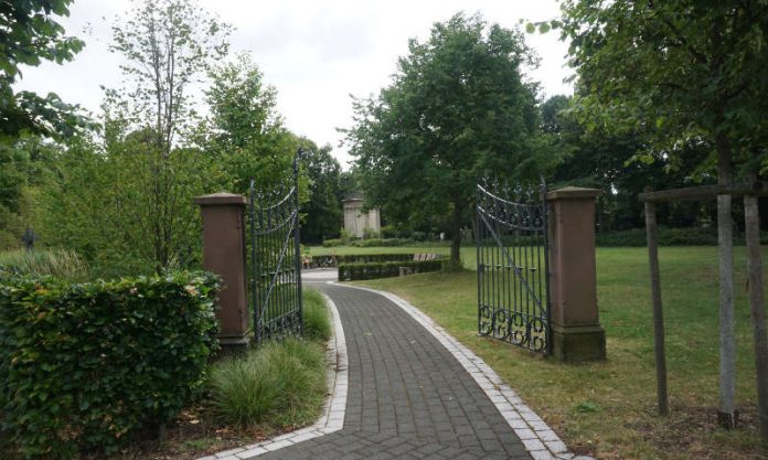Tor zum Garten der Geschichte (Foto: Stadt Mannheim)