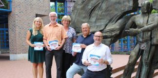 Désirée Urban (Pflegestützpunkt Schifferstadt), Clemens Dietz (Pflegestützpunkt Lambsheim), Elke Becker (Seniorenbüro), Heribert Werner (Abteilungsleiter Soziales), Bernhard Kukatzki (Erster Kreisbeigeordneter). (Foto: Kreisverwaltung Rhein-Pfalz-Kreis)