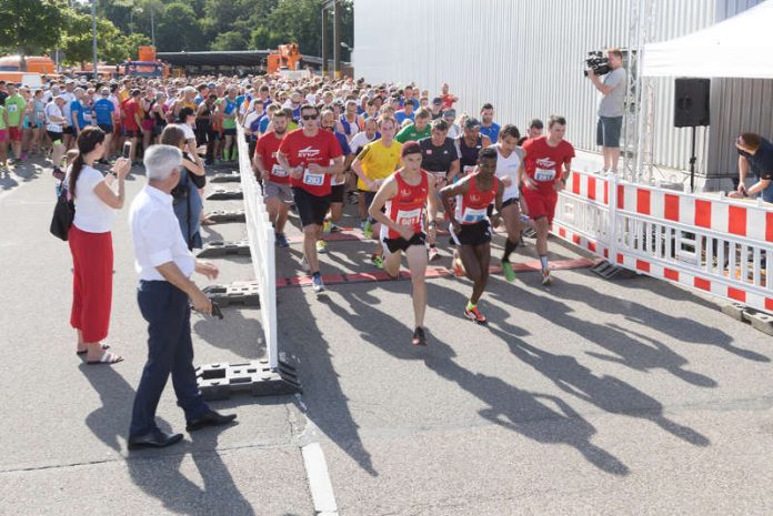 Start des Stadtwerke-Volkslaufs 2017 (Foto: Stadtwerke Karlsruhe)